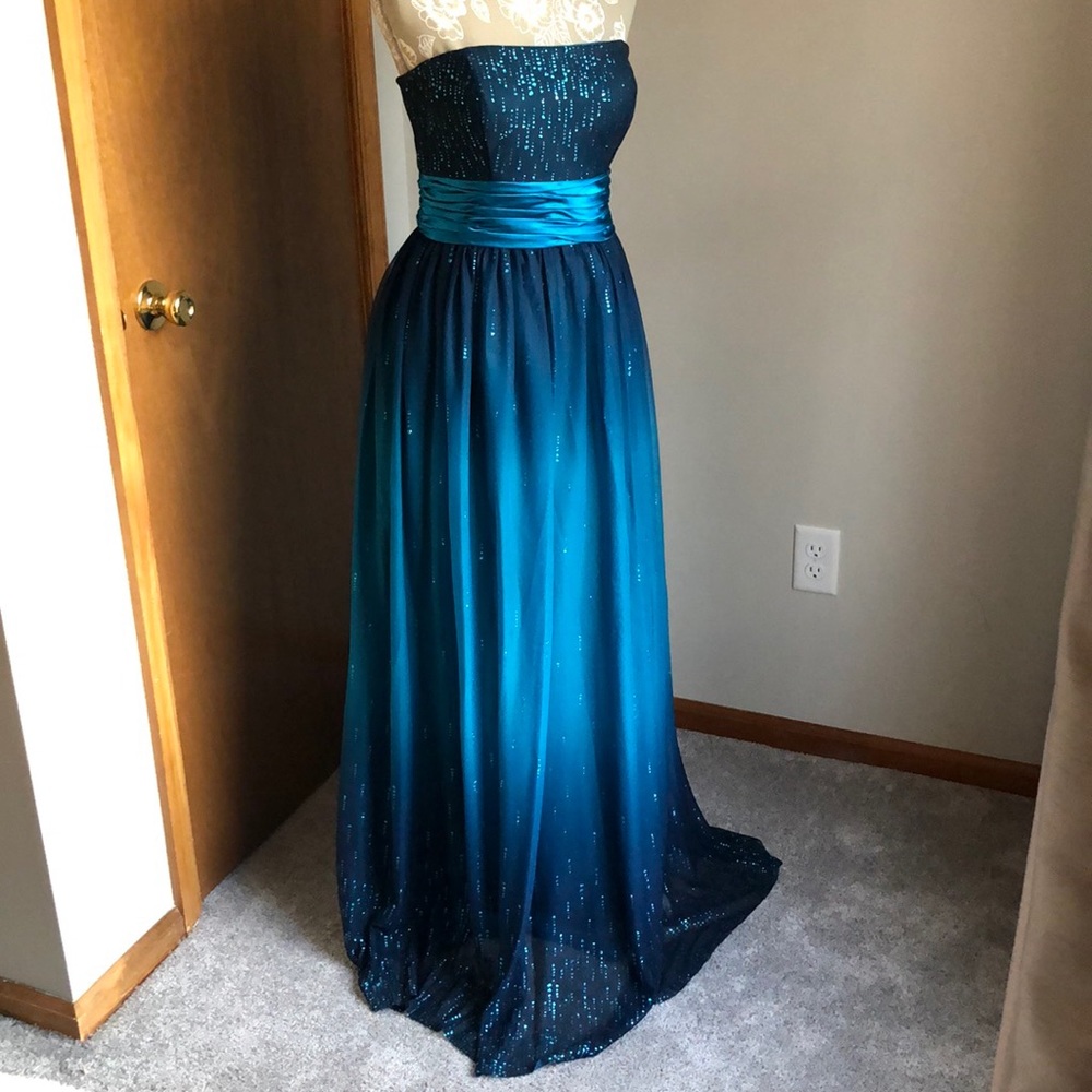 Strapless Turquoise dress in great condition!